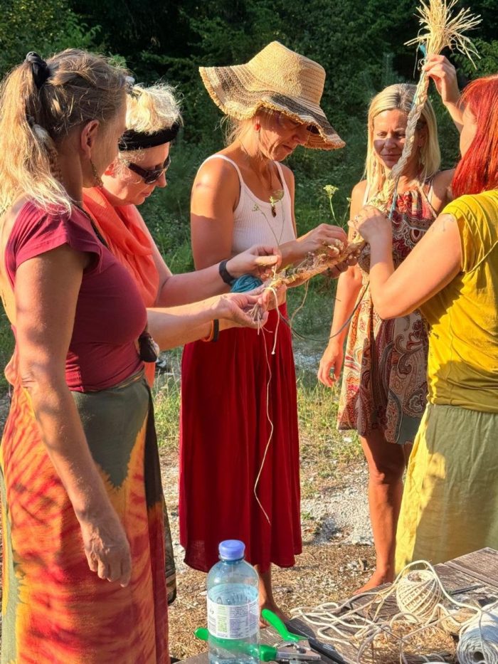 Frauenkreis im Freien
